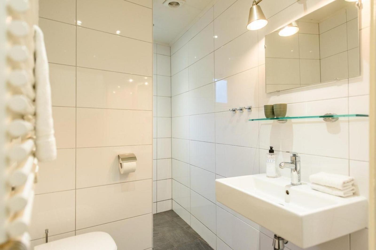 Klokkenluider Apartment Холум Екстериор снимка